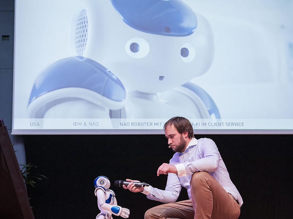 Trendone Speaker Sebastian Rassmann with robot NAO